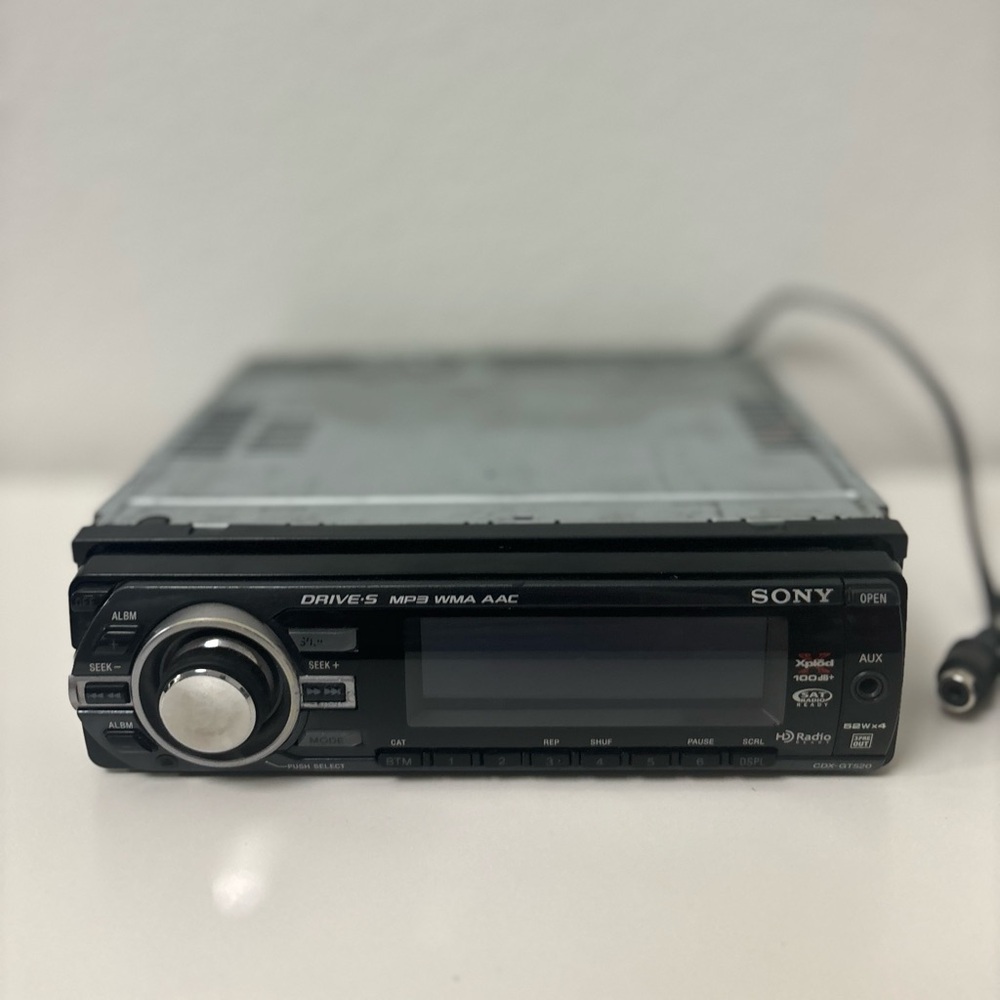 SONY FM/AM Compact Disc Player- Model CDX-GT520